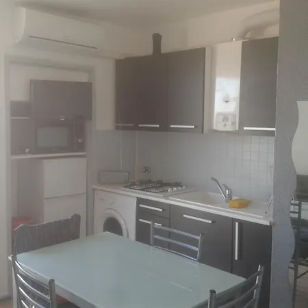 Confortable T1 A Proximite De La Mer Et Commerces *